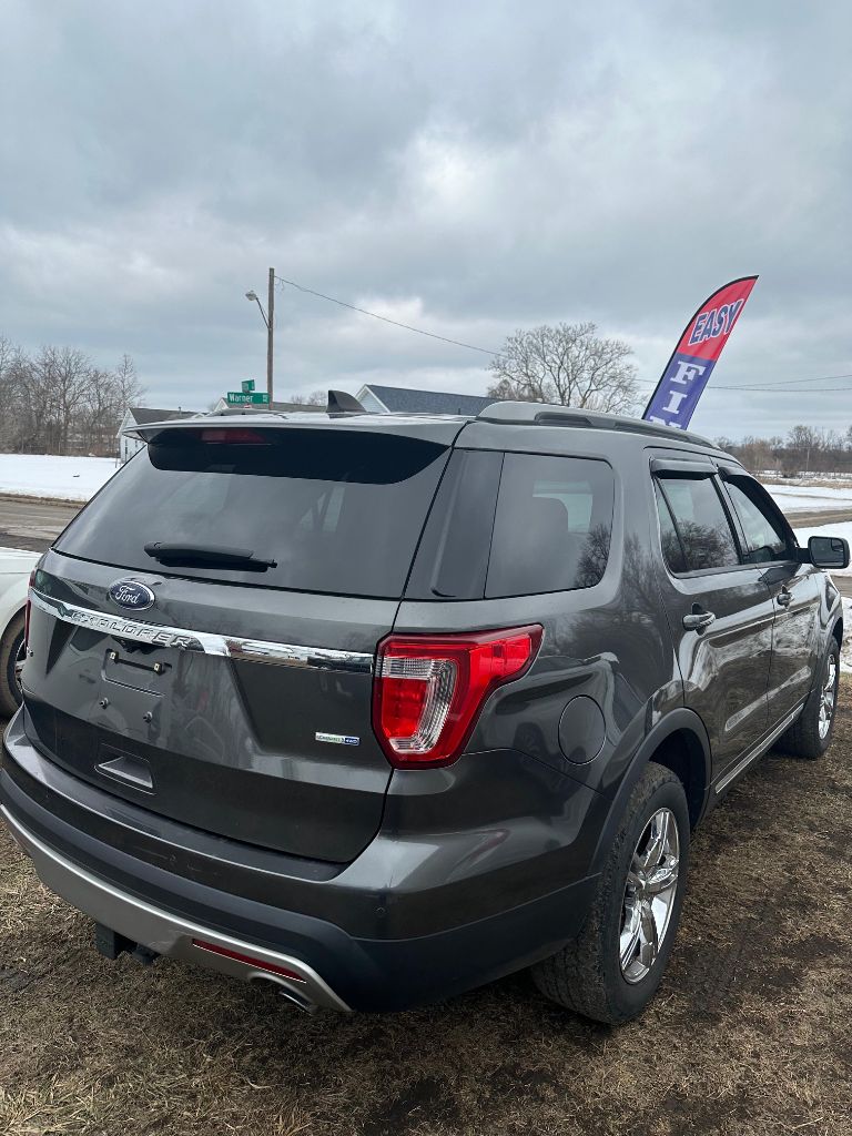 2016 Ford Explorer - $12,000