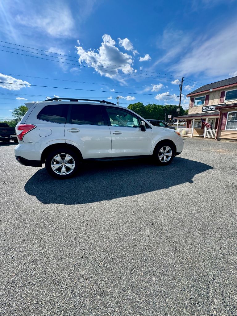 2015 Subaru Forester - $8,995