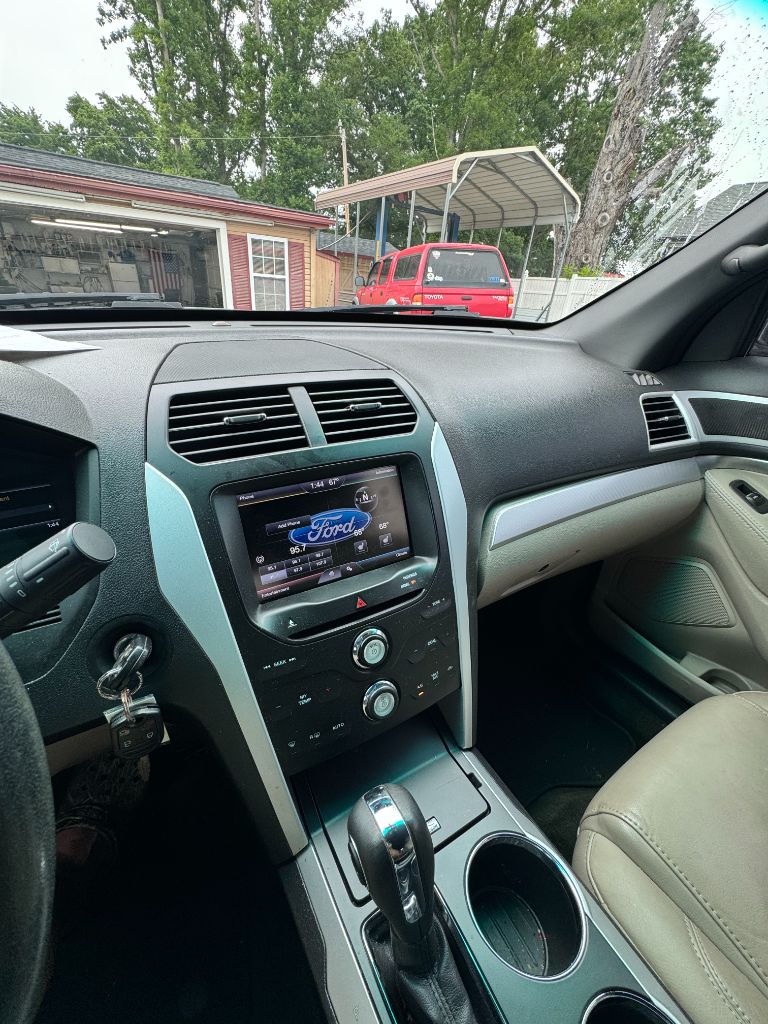 2014 Ford Explorer - $11,900