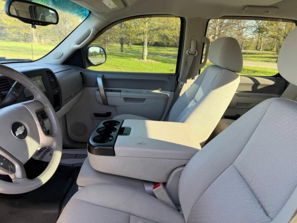 2013 Chevrolet Silverado 1500 - $8,900