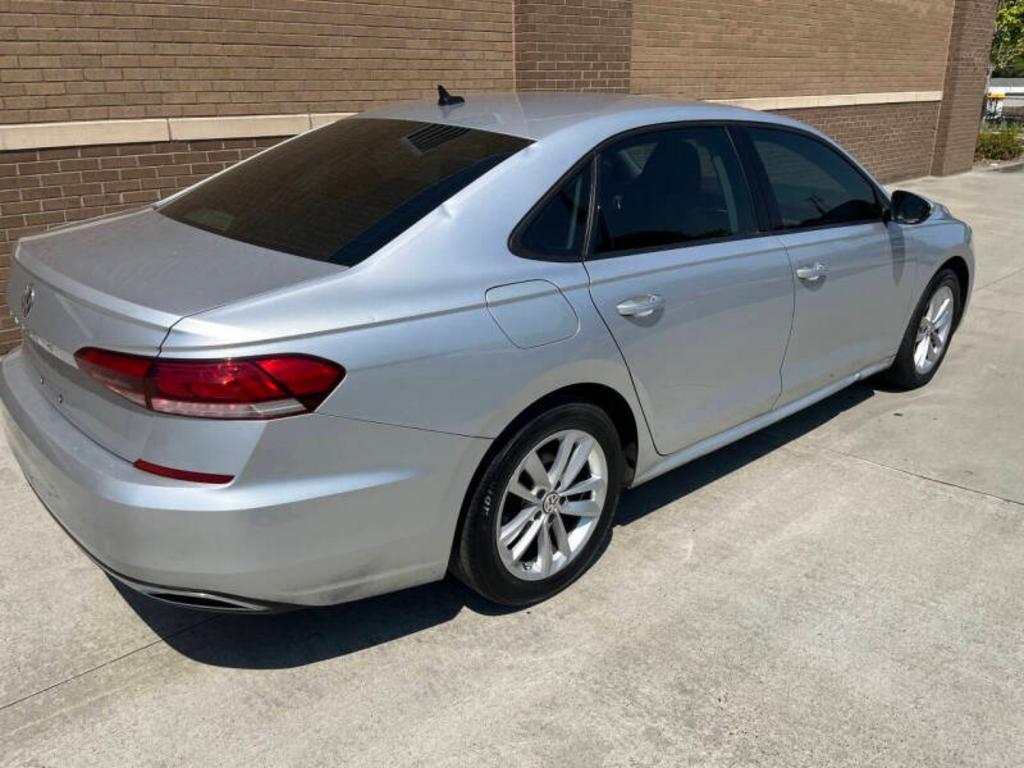 2021 Volkswagen Passat - $10,700