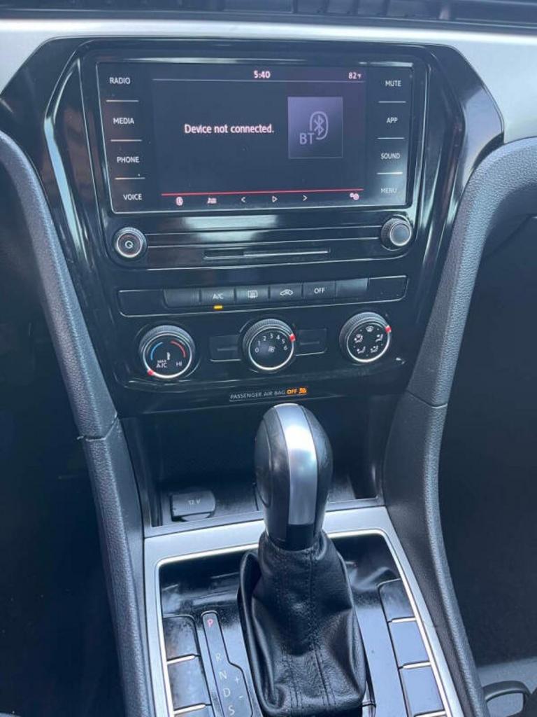 2021 Volkswagen Passat - $10,700