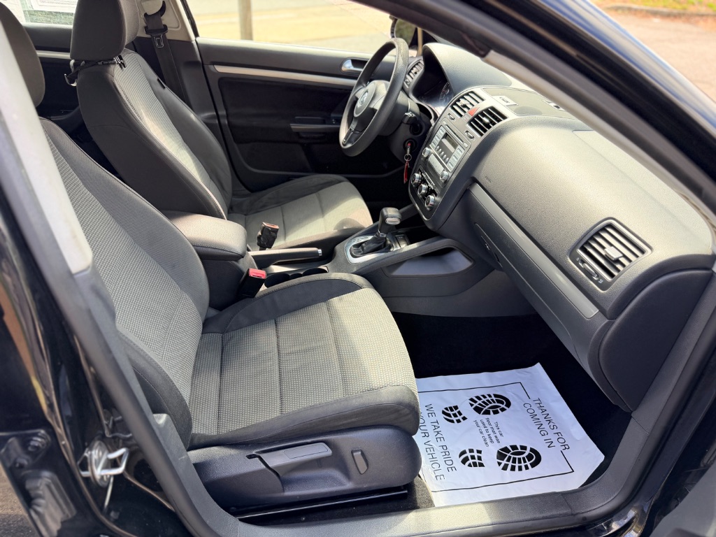 2010 Volkswagen Jetta - $3,500