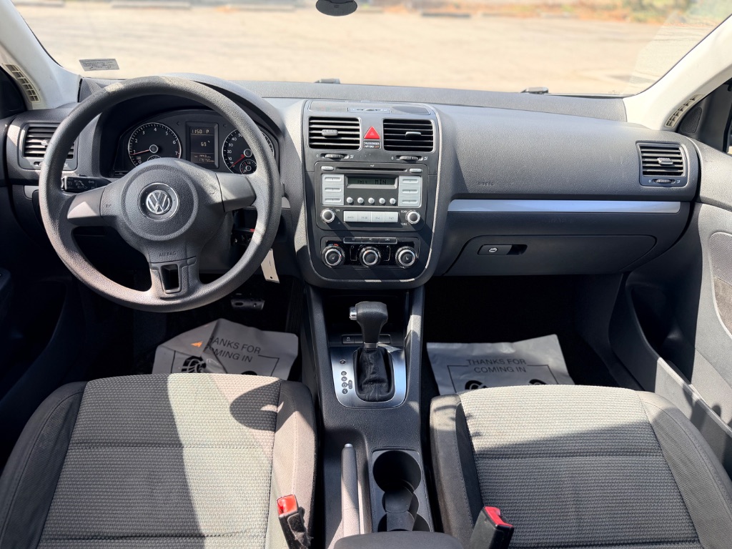 2010 Volkswagen Jetta - $3,500