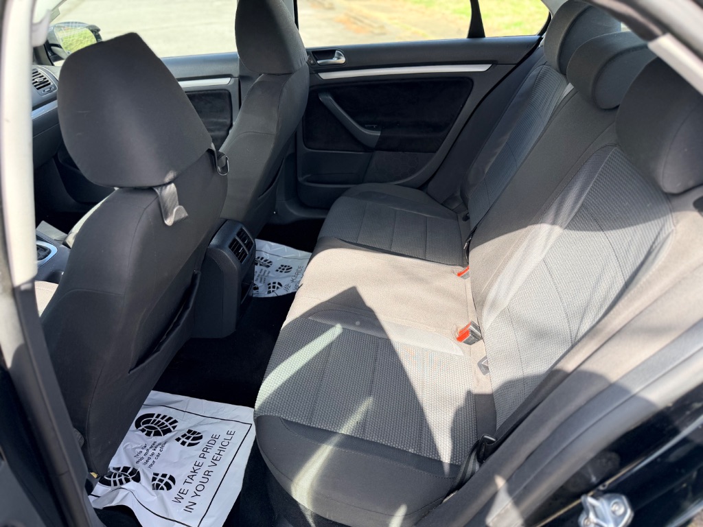 2010 Volkswagen Jetta - $3,500