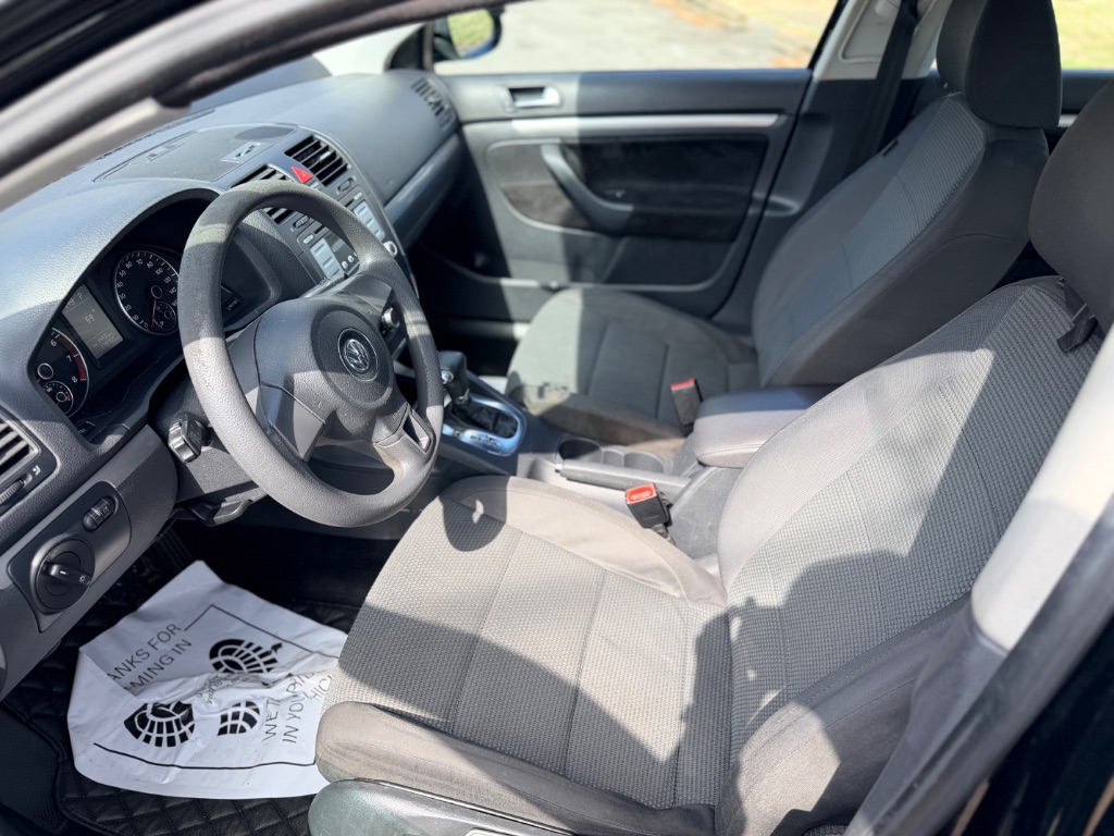 2010 Volkswagen Jetta - $3,500