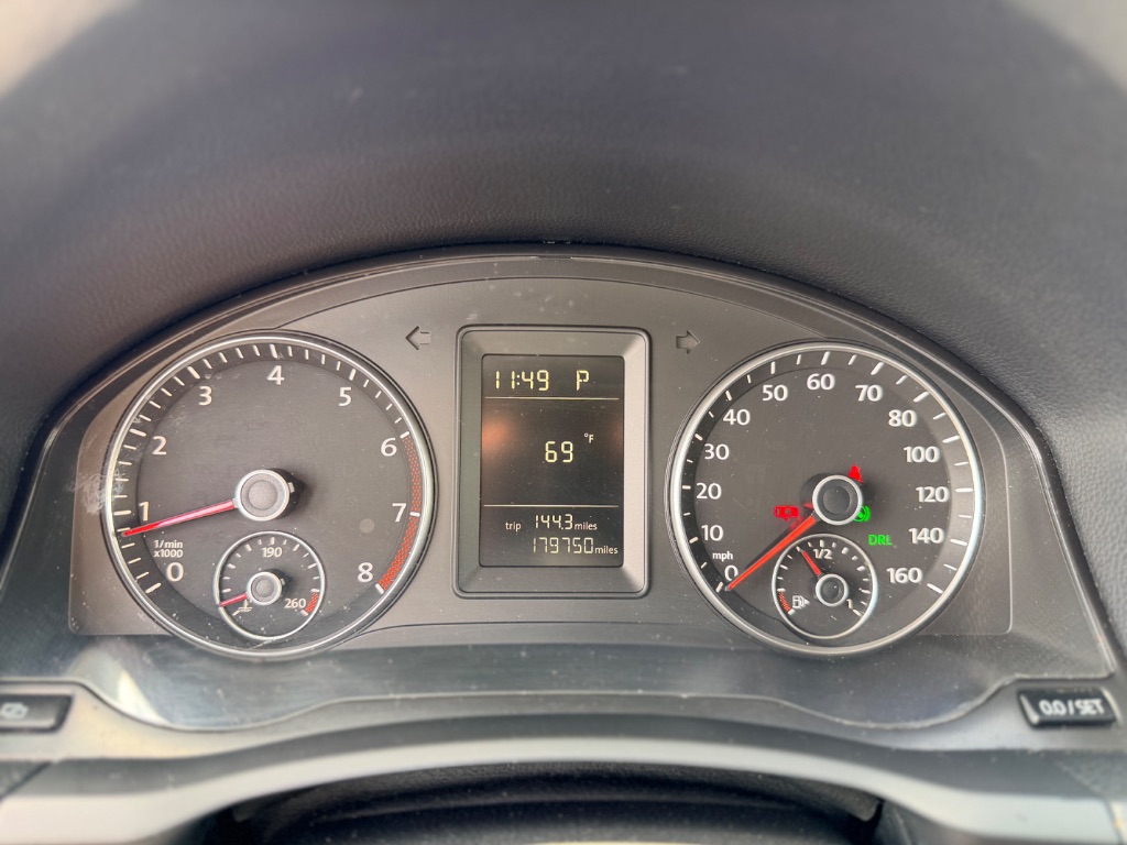 2010 Volkswagen Jetta - $3,500