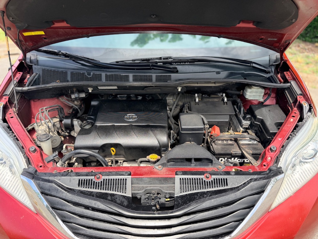 2011 Toyota Sienna - $7,995