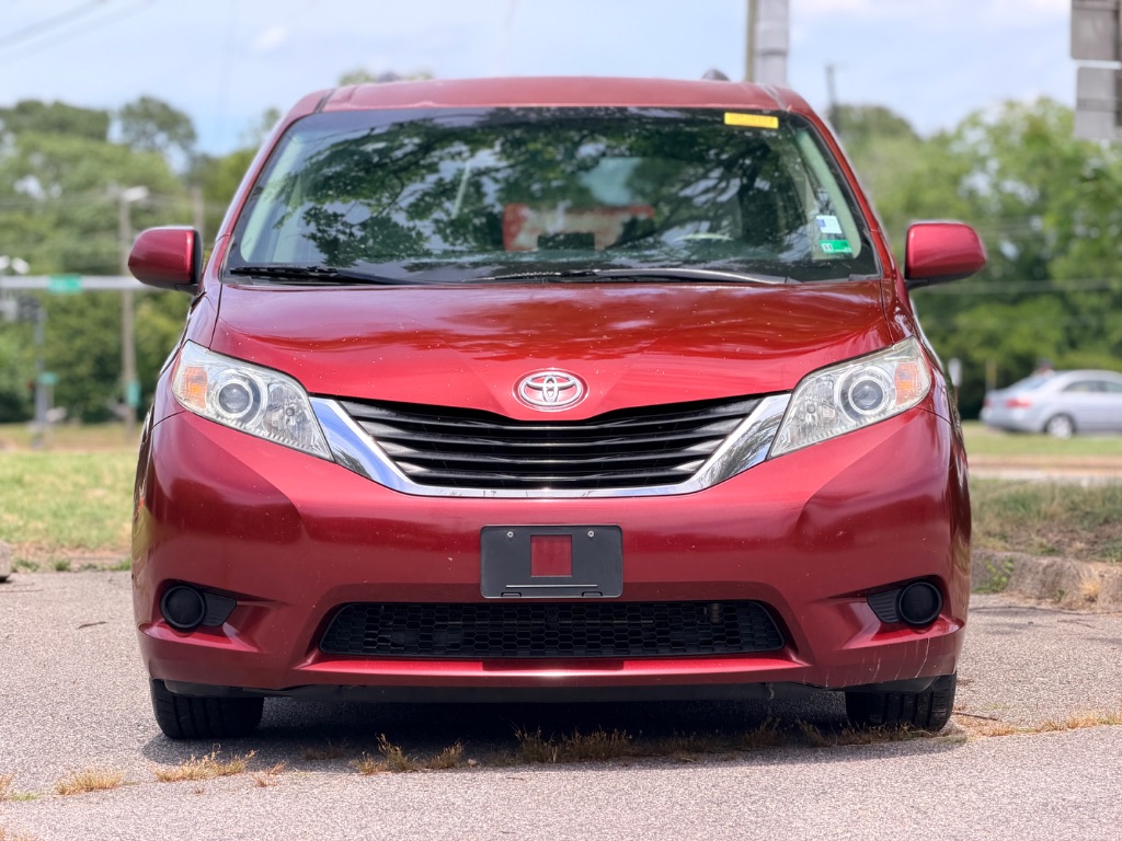 2011 Toyota Sienna - $7,995