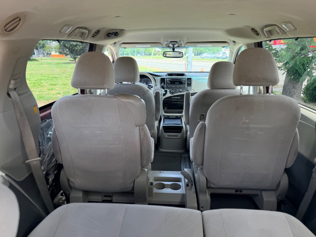 2011 Toyota Sienna - $7,995