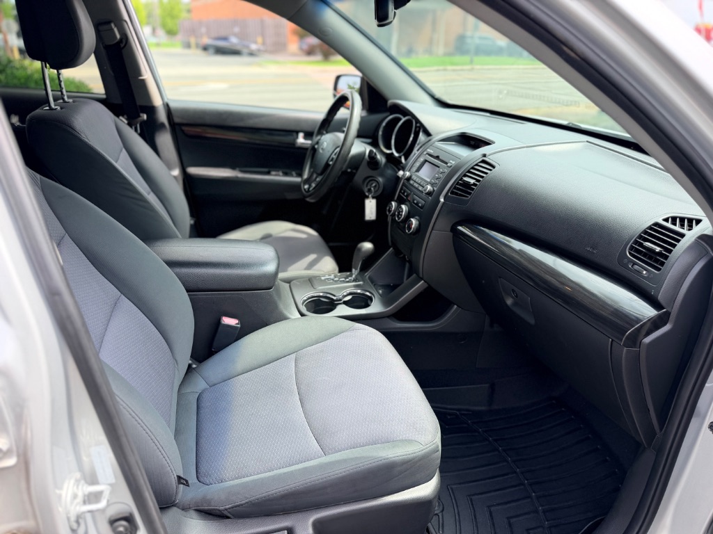 2013 Kia Sorento - $4,200