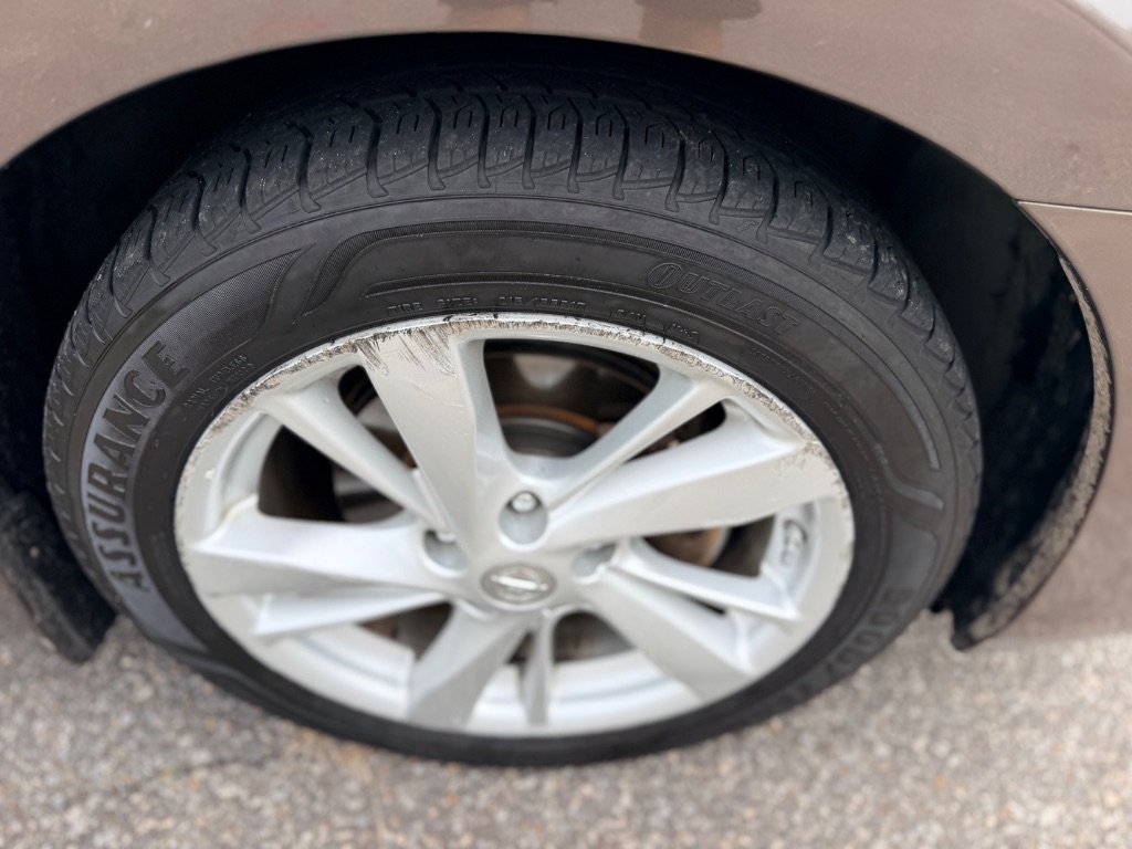 2013 Nissan Altima - $6,100
