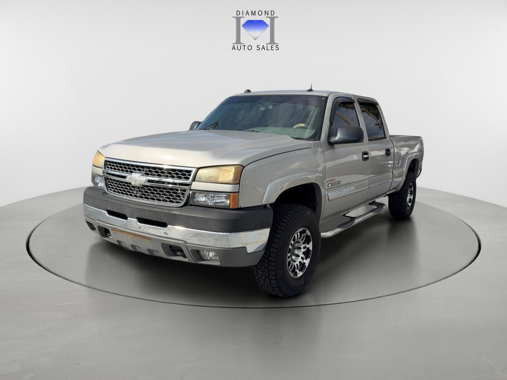 2005 Chevrolet Silverado - $16,990