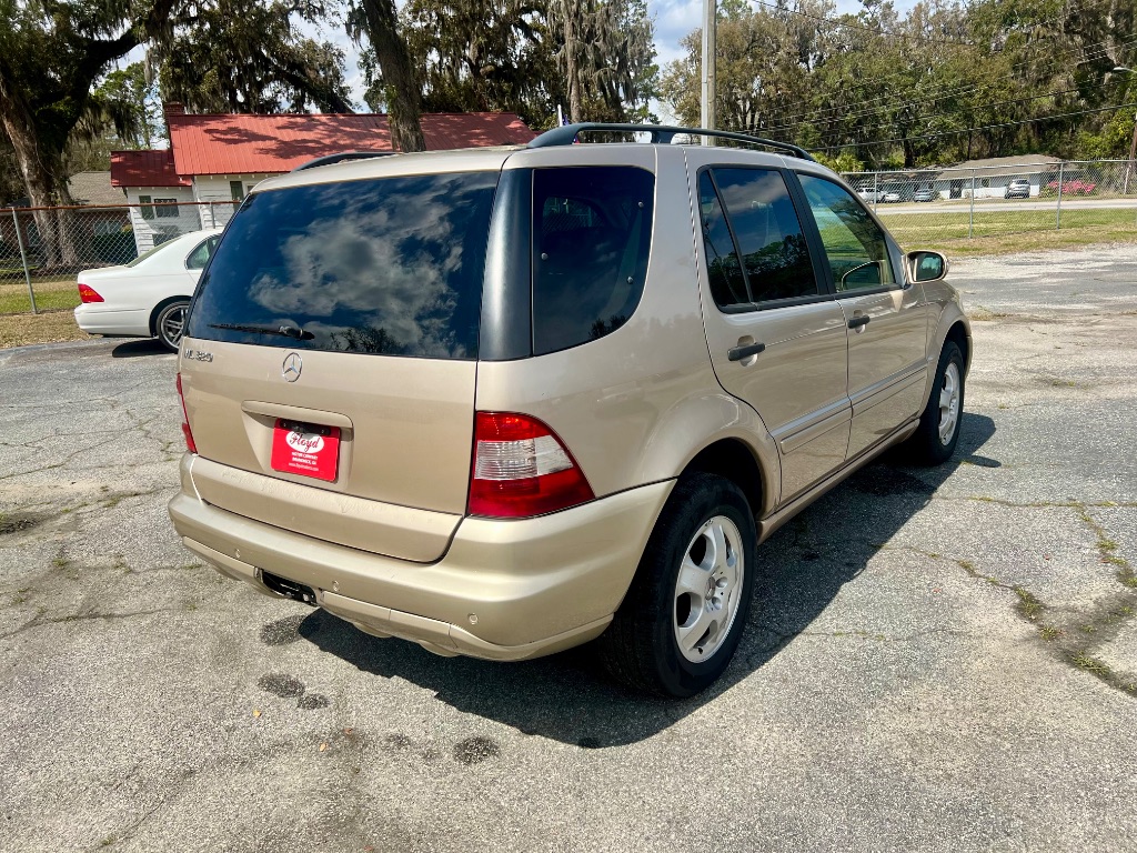 2002 Mercedes-Benz M-Class ML320 photo