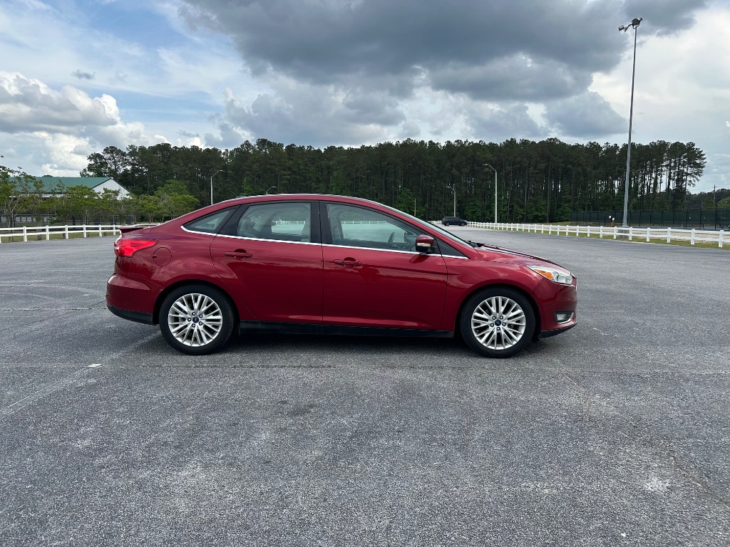 2017 Ford Focus Titanium photo