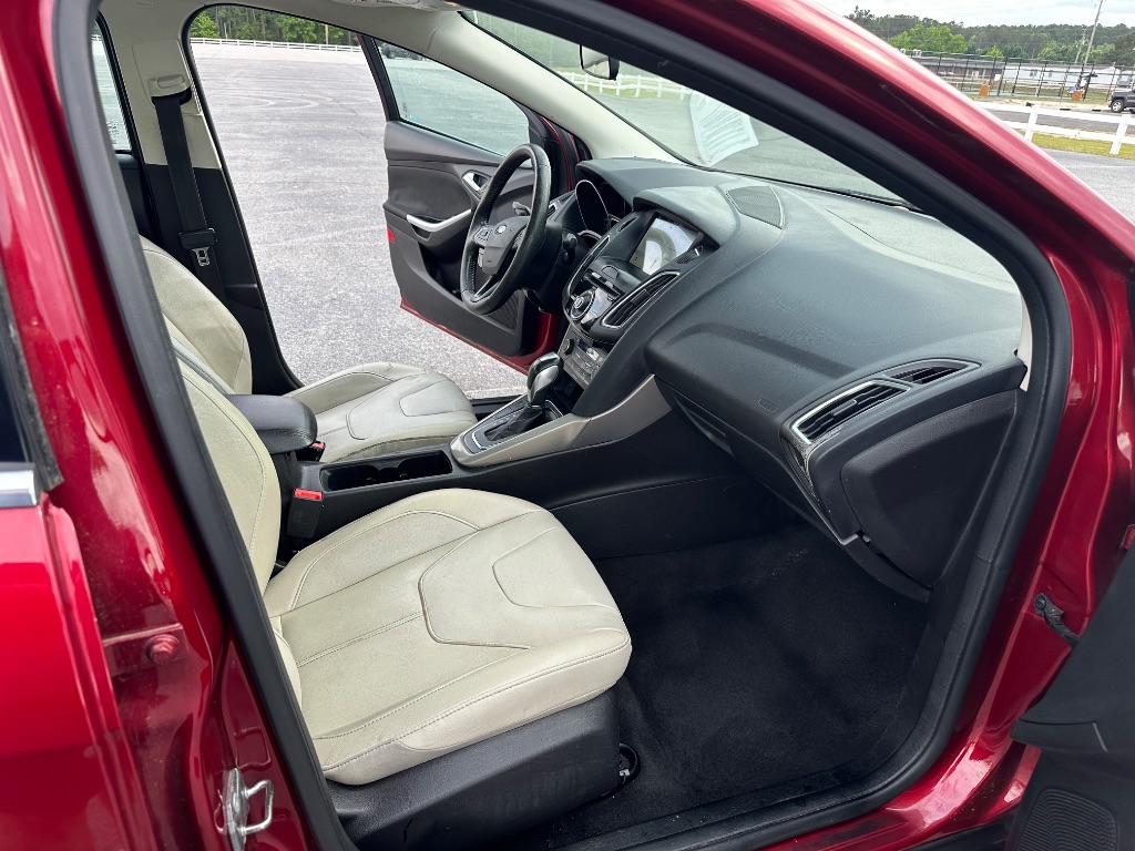 2017 Ford Focus Titanium photo