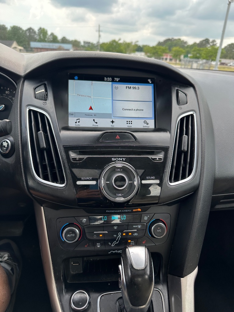 2017 Ford Focus Titanium photo