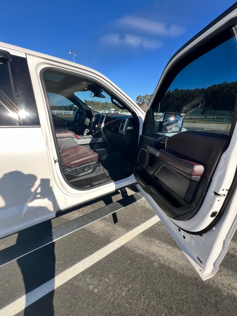 2017 Ford F150 Platinum photo