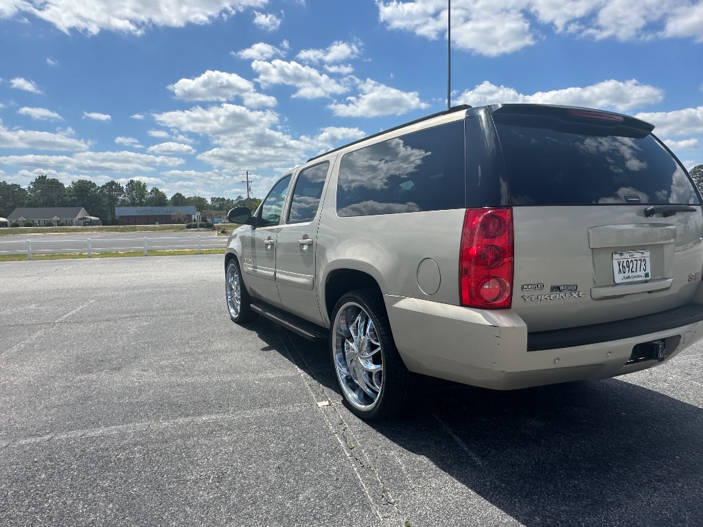2007 GMC Yukon XL SLE 1500 photo