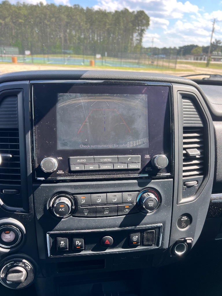 2022 Nissan Titan SV photo