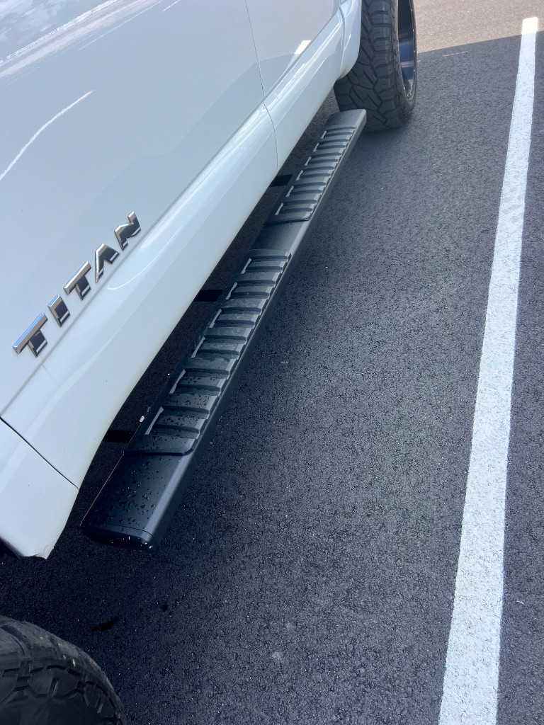 2022 Nissan Titan SV photo