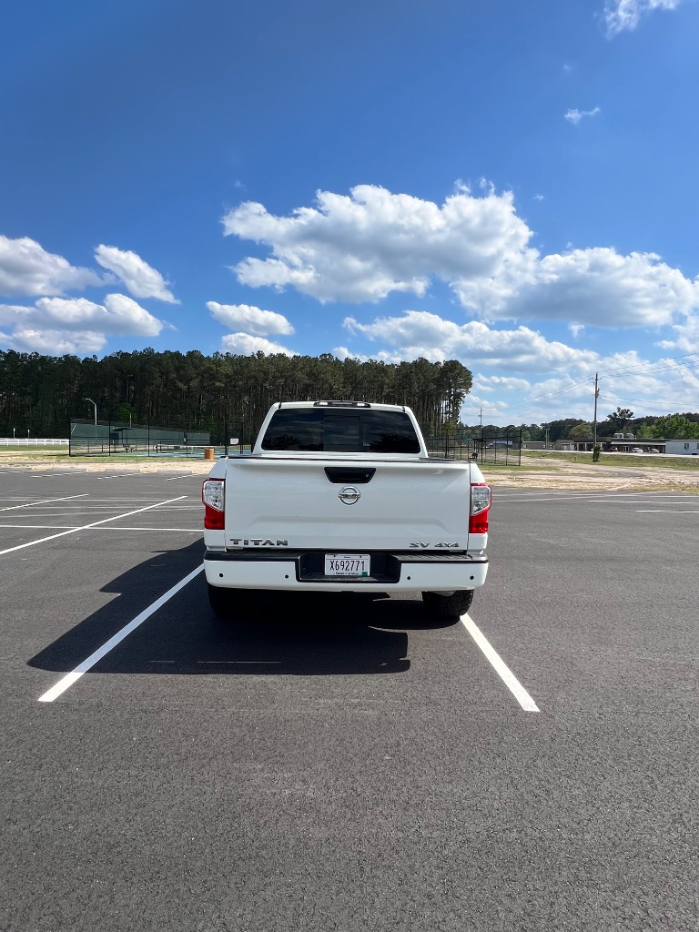 2022 Nissan Titan SV photo