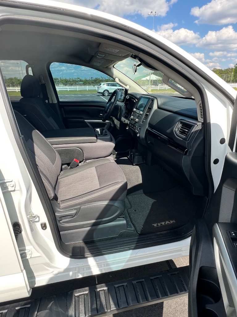 2022 Nissan Titan SV photo