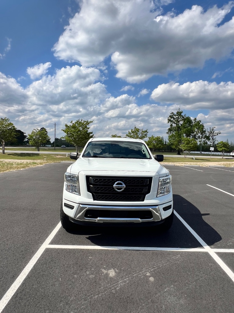 2022 Nissan Titan SV photo