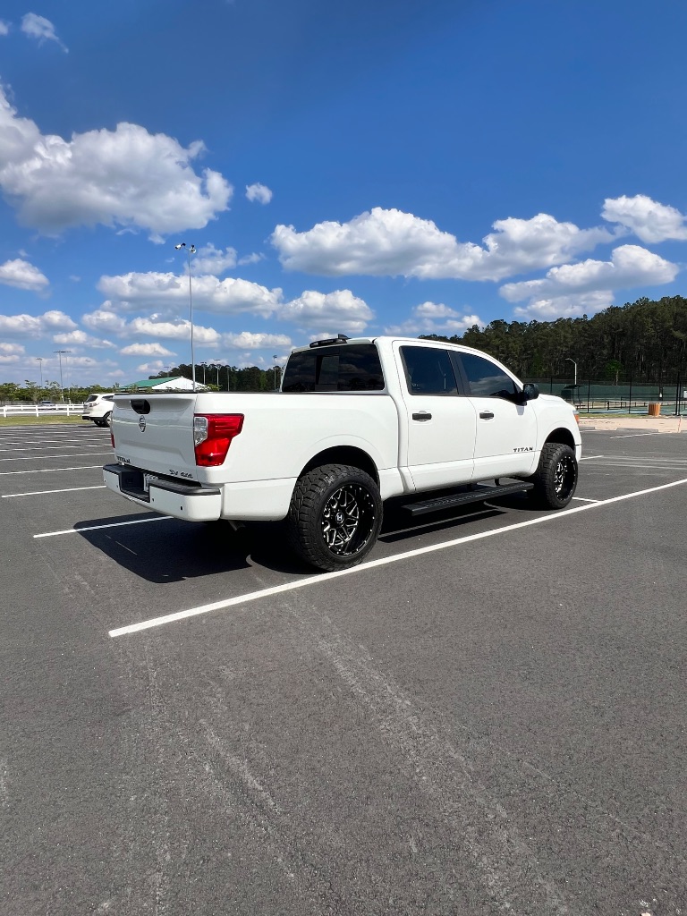 2022 Nissan Titan SV photo