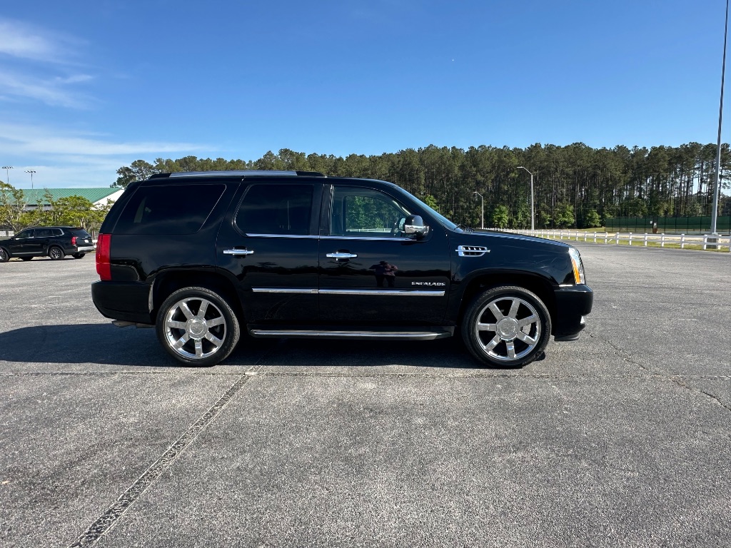 2013 Cadillac Escalade Luxury photo