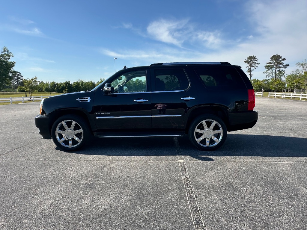 2013 Cadillac Escalade Luxury photo