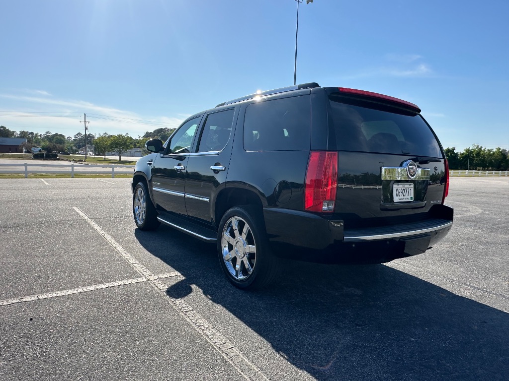 2013 Cadillac Escalade Luxury photo