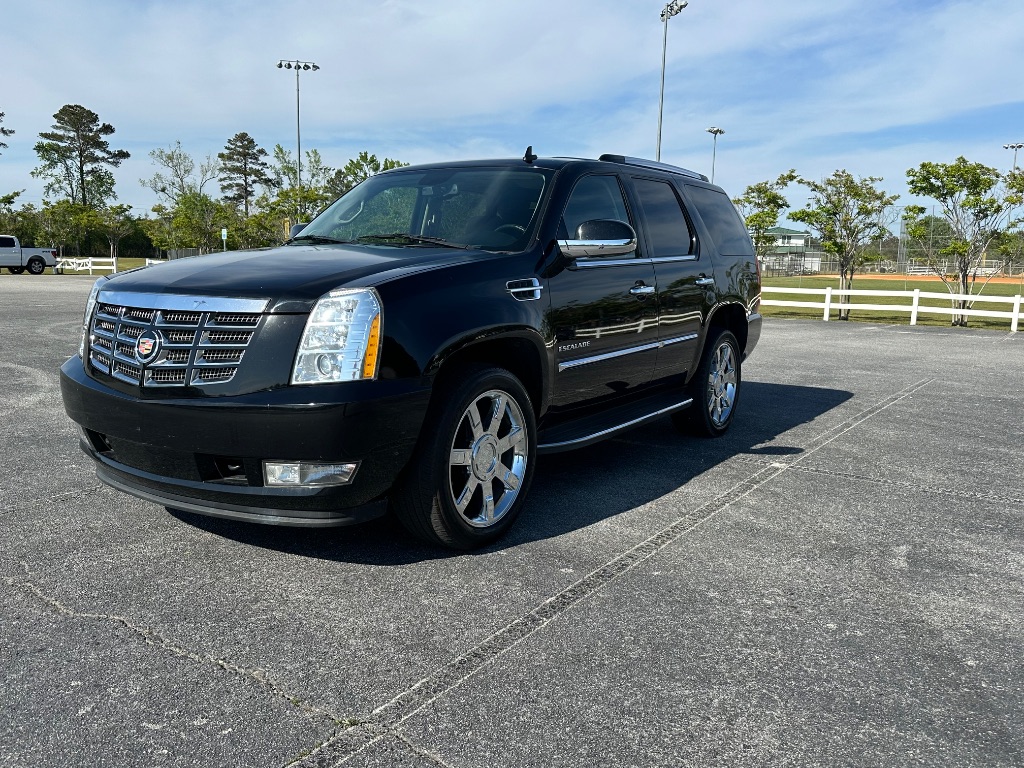 2013 Cadillac Escalade Luxury photo