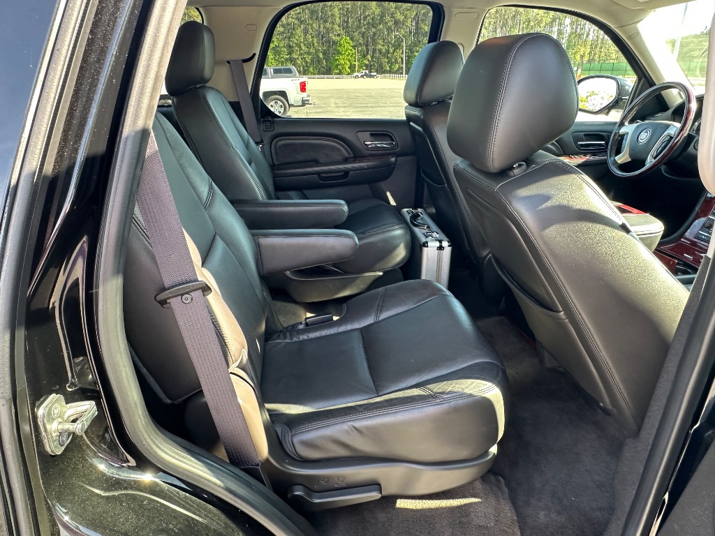 2013 Cadillac Escalade Luxury photo