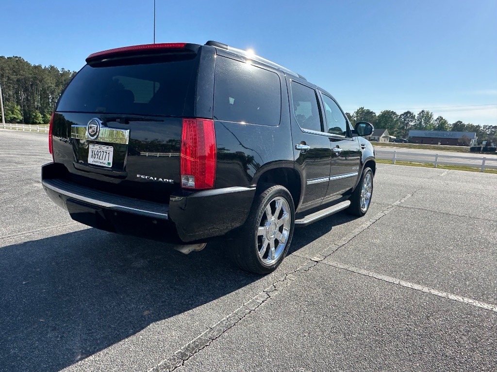 2013 Cadillac Escalade Luxury photo