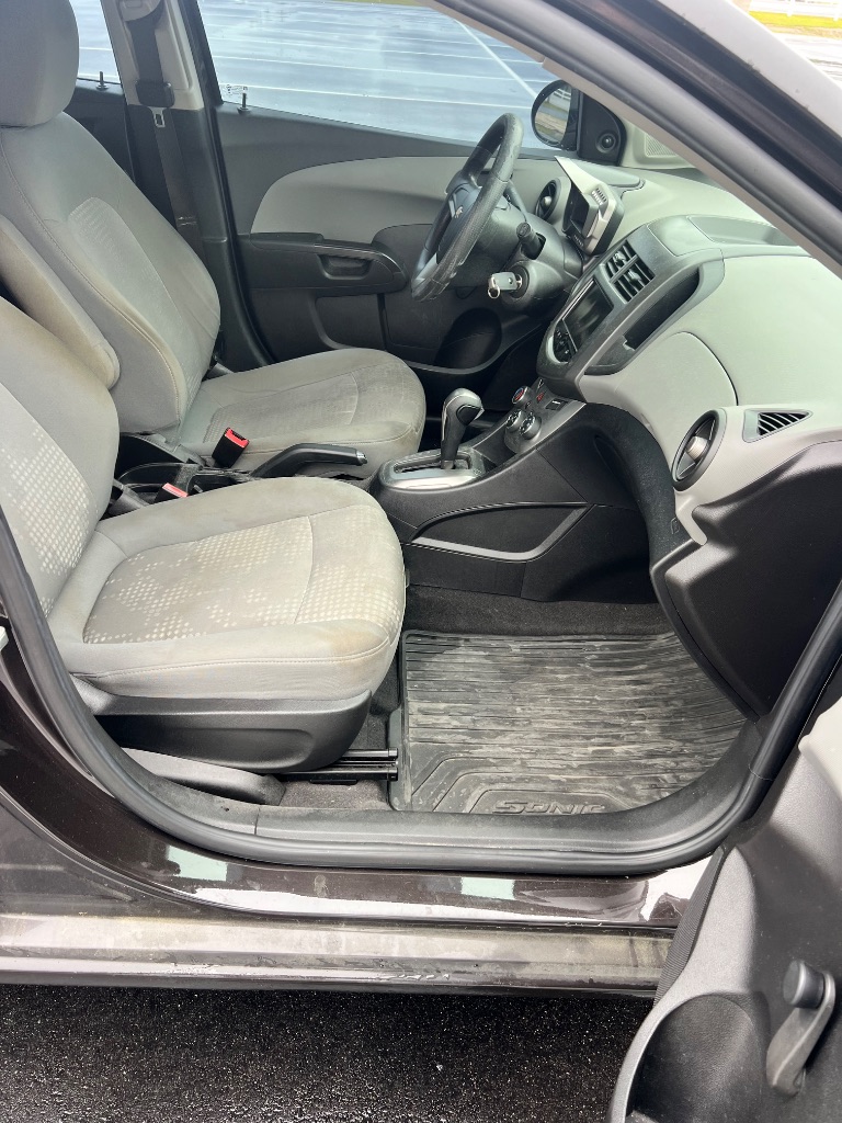 2013 Chevrolet Sonic LS Auto photo