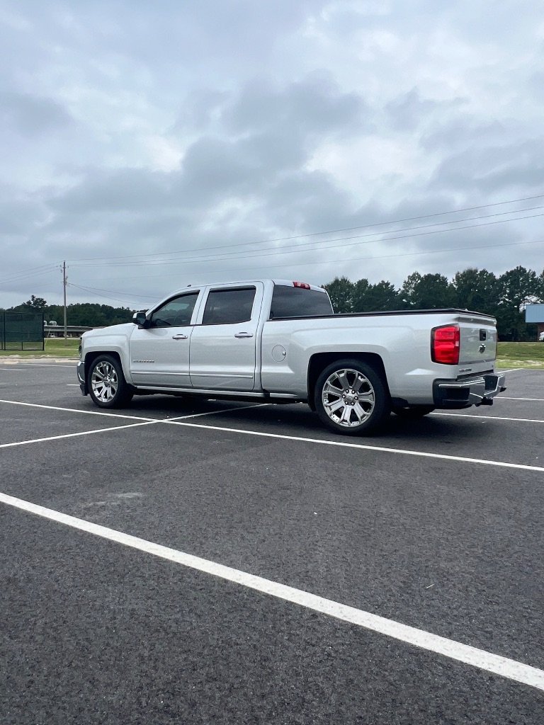 2017 Chevrolet Silverado 1500 - $15,999
