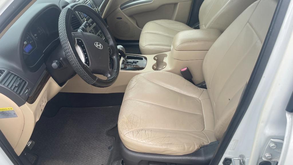 2012 Hyundai Santa Fe - $8,900