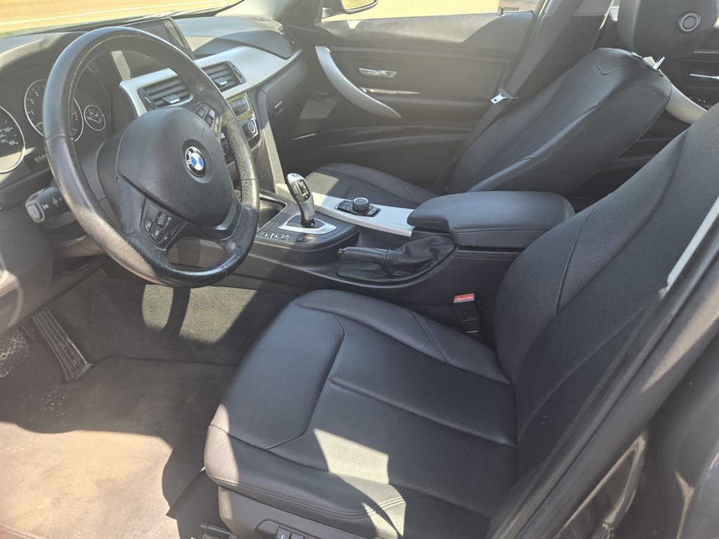2016 BMW 3-Series 320i photo