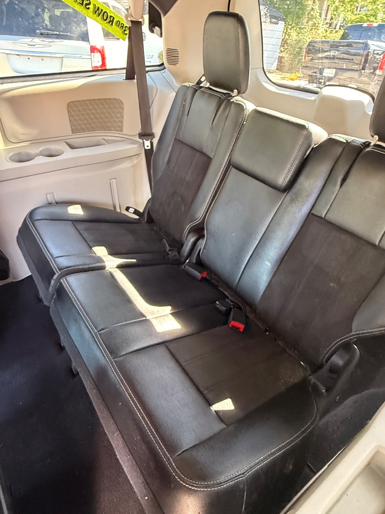 2019 Dodge Grand Caravan - $9,995