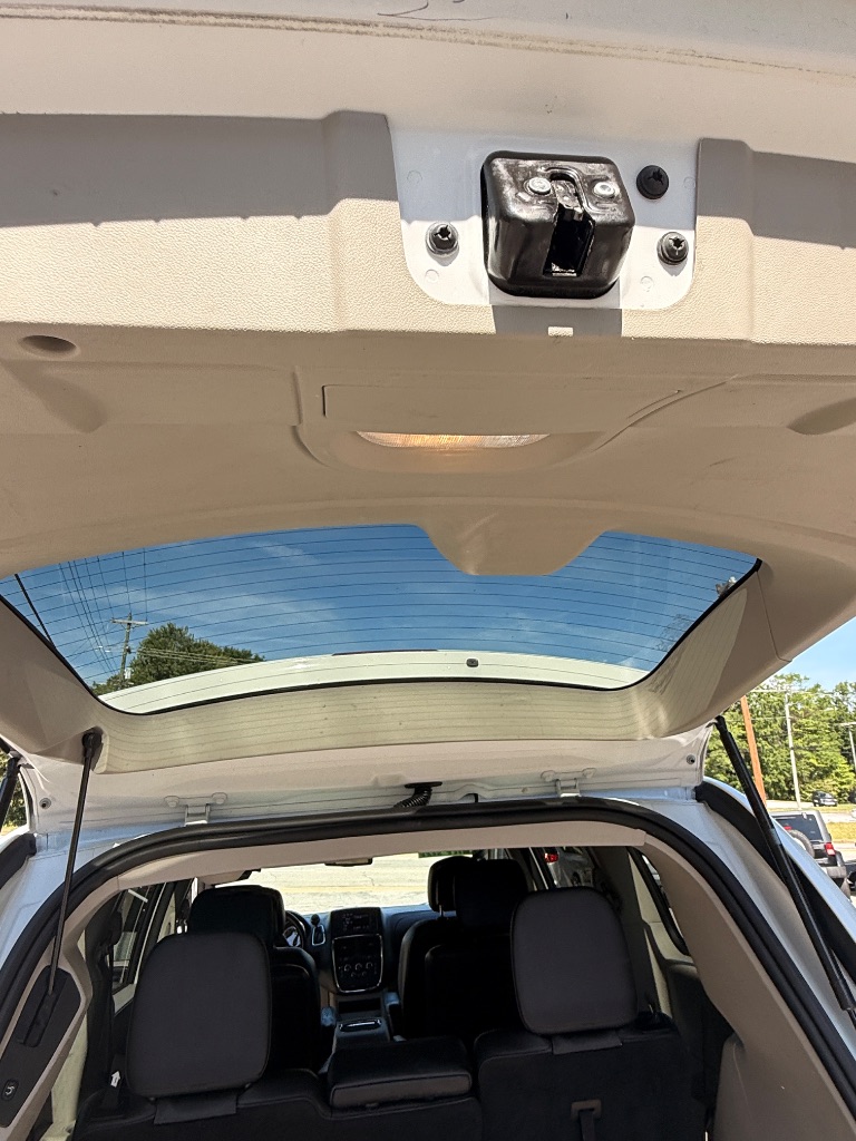 2019 Dodge Grand Caravan - $9,995