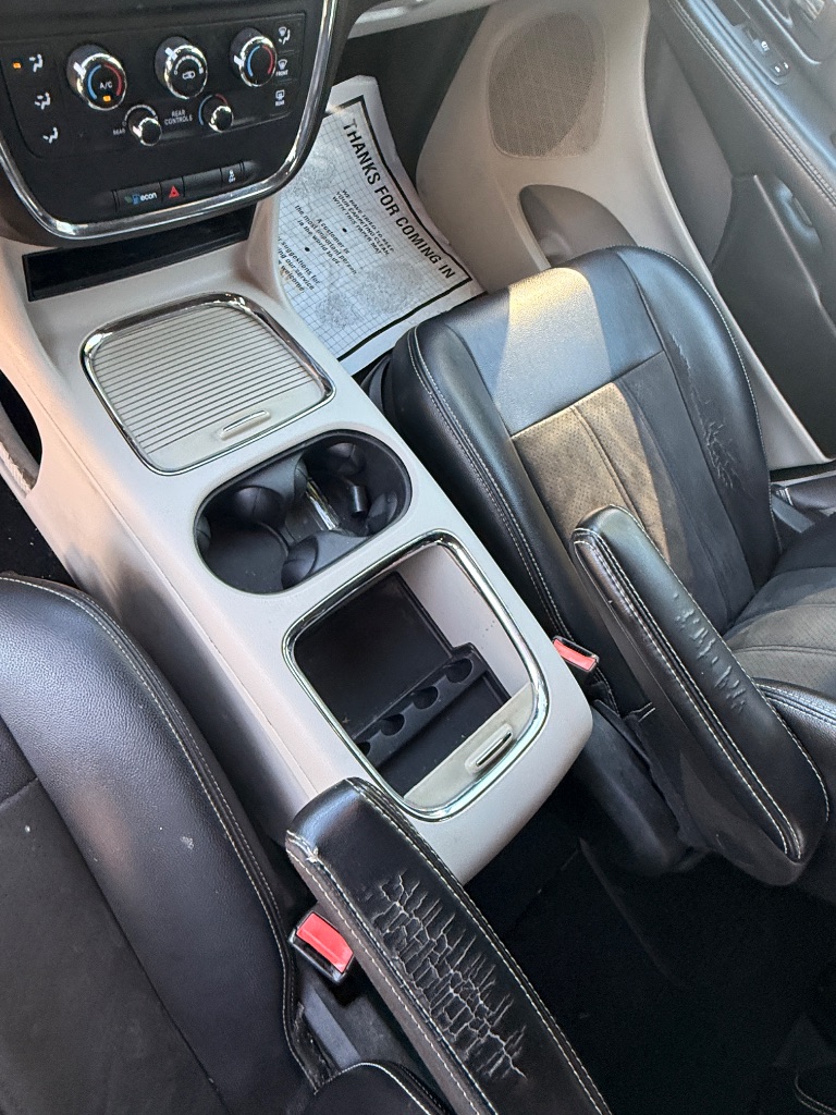 2019 Dodge Grand Caravan - $9,995