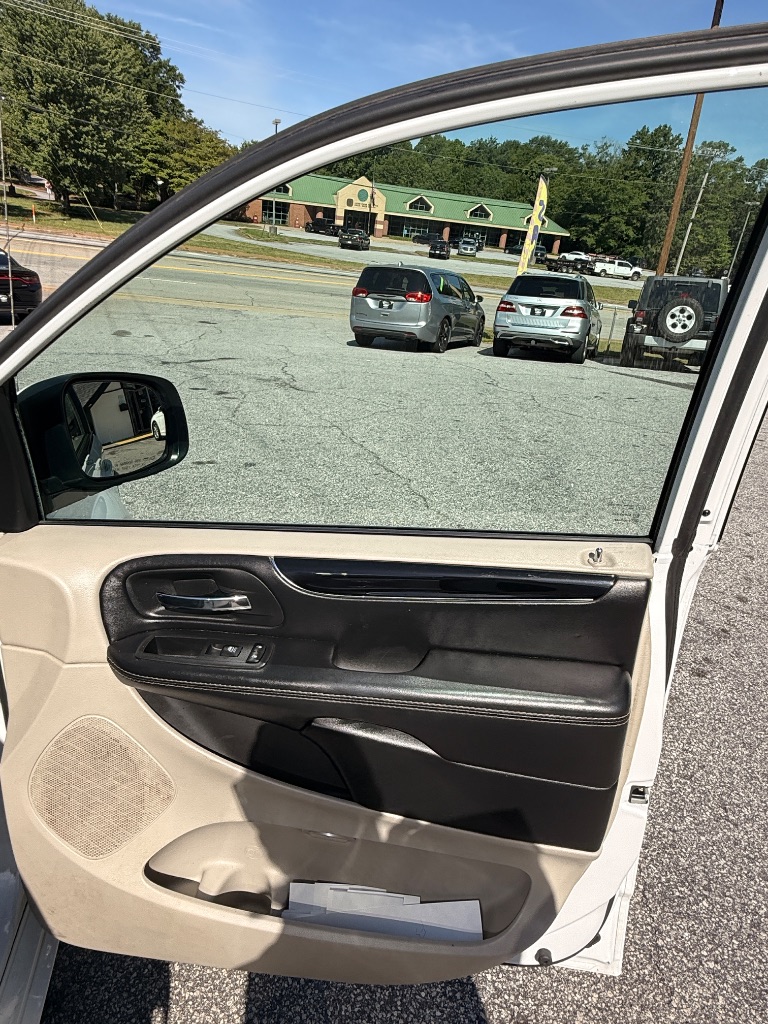 2019 Dodge Grand Caravan - $9,995