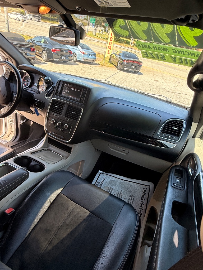 2019 Dodge Grand Caravan - $9,995