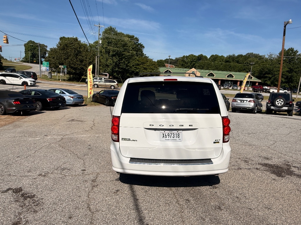 2019 Dodge Grand Caravan - $9,995
