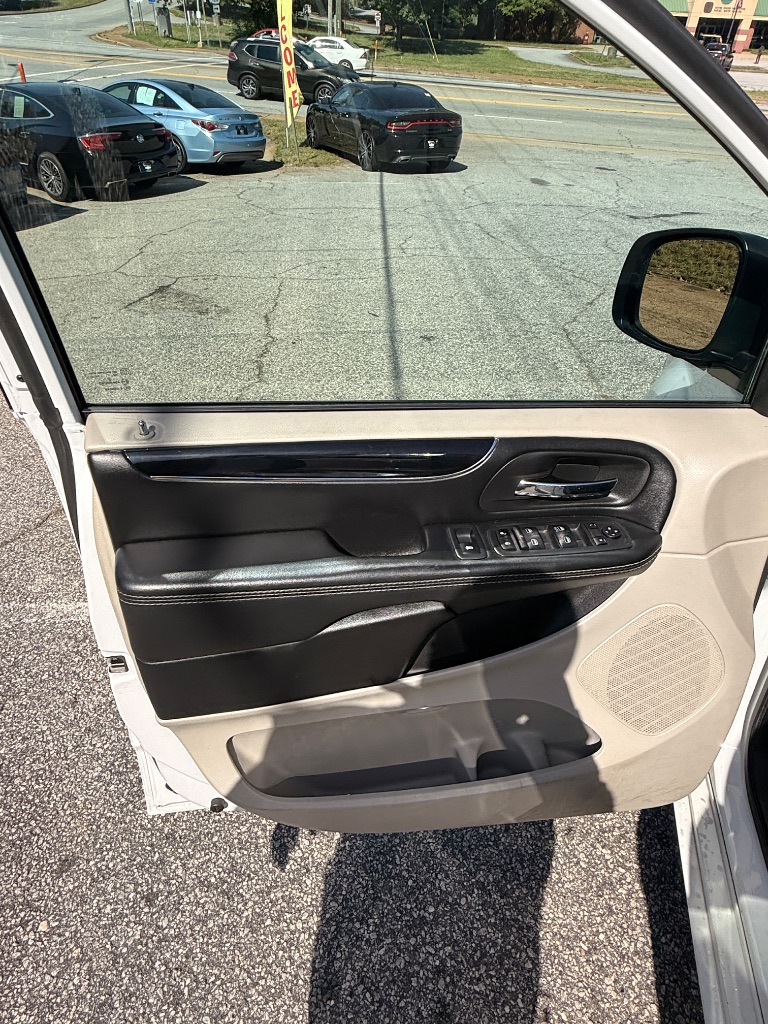 2019 Dodge Grand Caravan - $9,995