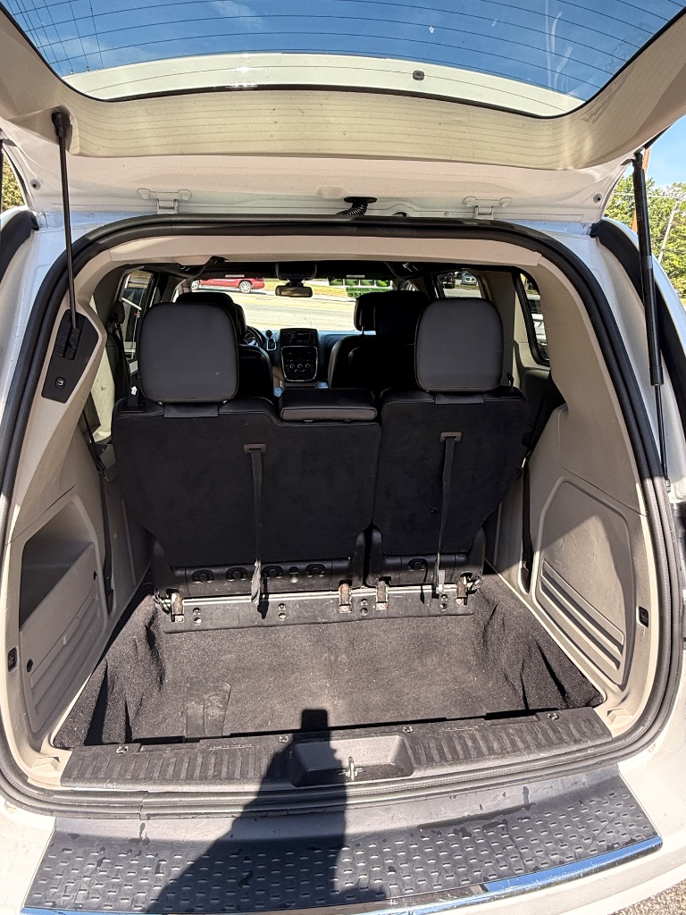 2019 Dodge Grand Caravan - $9,995