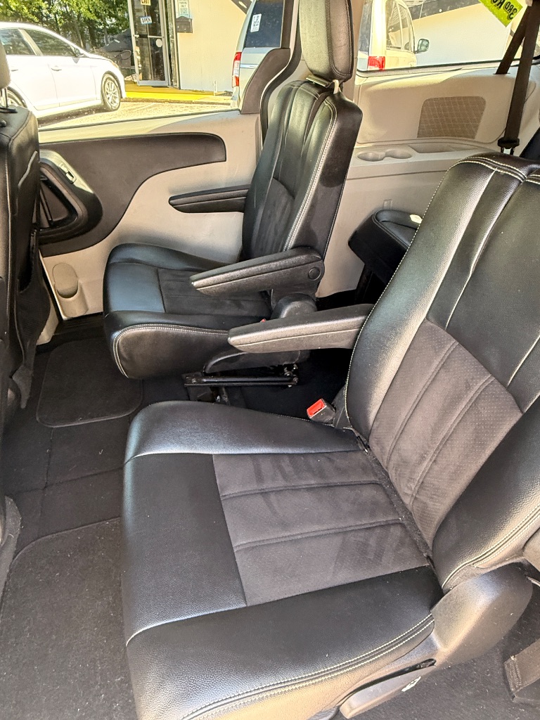 2019 Dodge Grand Caravan - $9,995