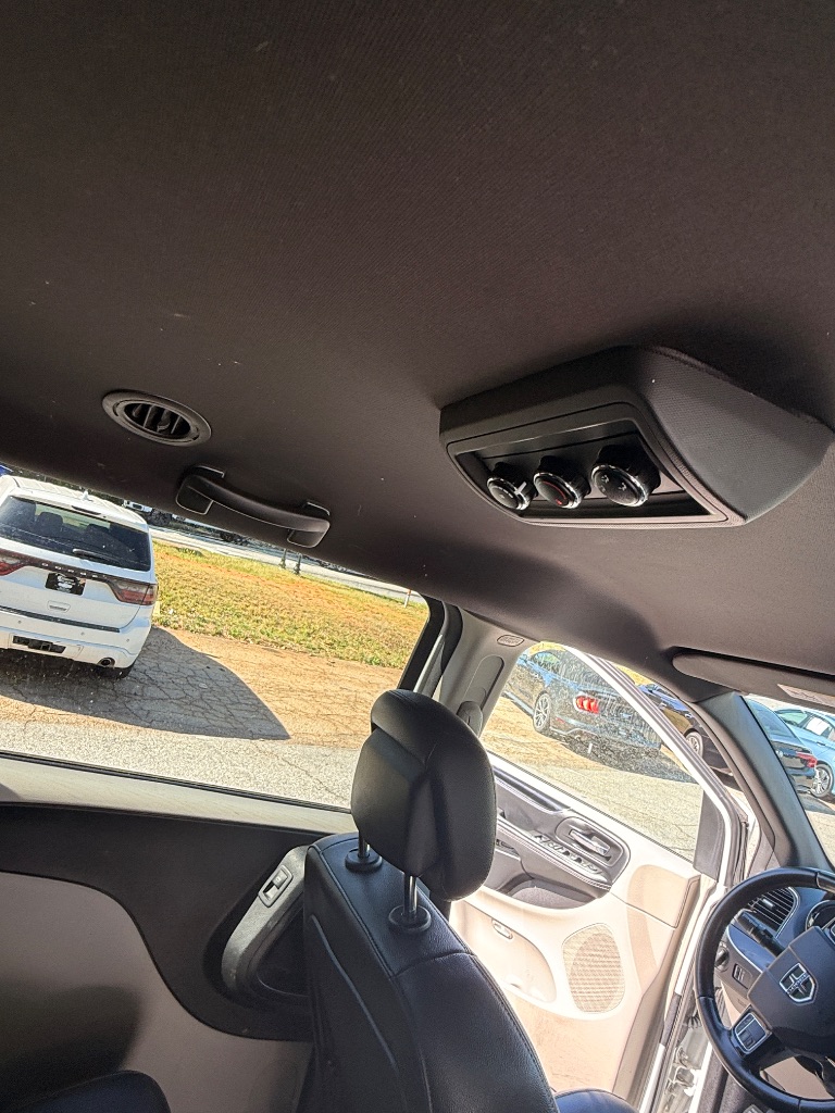 2019 Dodge Grand Caravan - $9,995