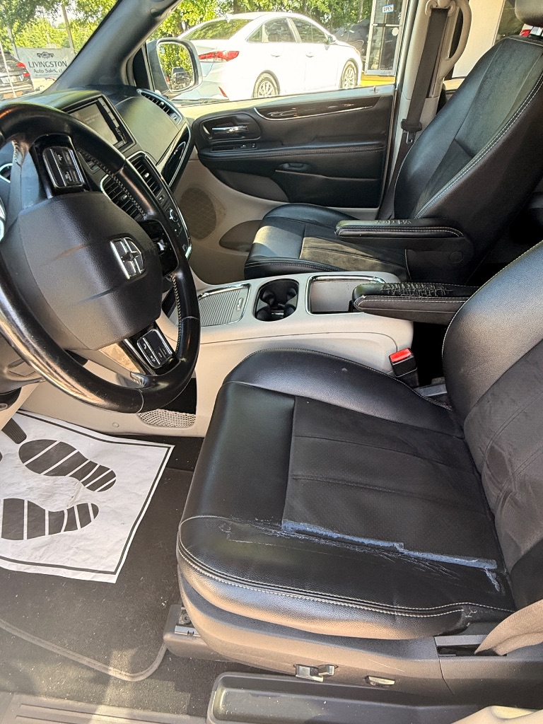 2019 Dodge Grand Caravan - $9,995